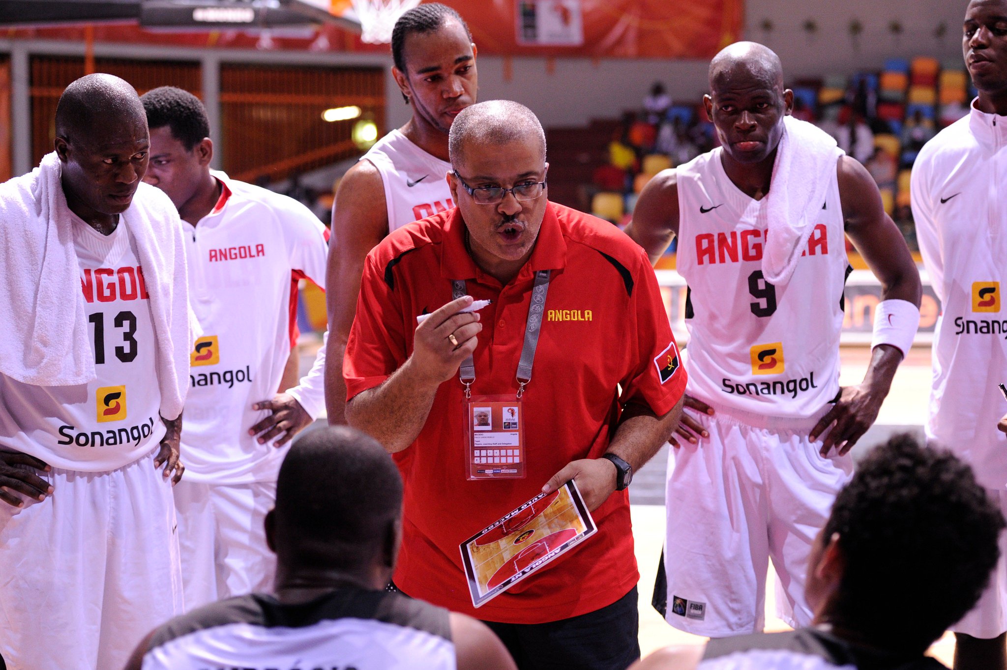 Federação Angolana De Basquetebol - Angola vence a Seleção do